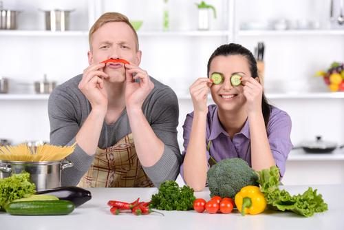 fresh-food-kitchen-couple